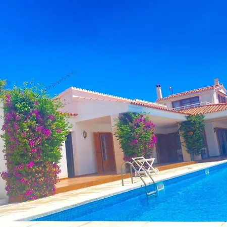 Espectacular Con Jardin Y Piscina En Menorca Villa S'Algar