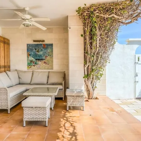 Espectacular Con Jardin Y Piscina En Menorca Villa